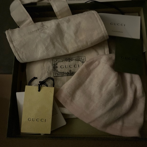 Authentic Gucci hat beautiful subtle colors of pink and white. - Picture 4 of 4